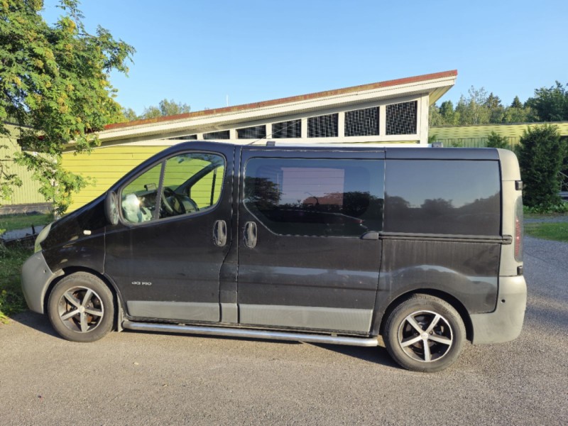 Renault Trafic II Umpikori 2.5 DCI 135 Campingbus - Vantaa, Finnland