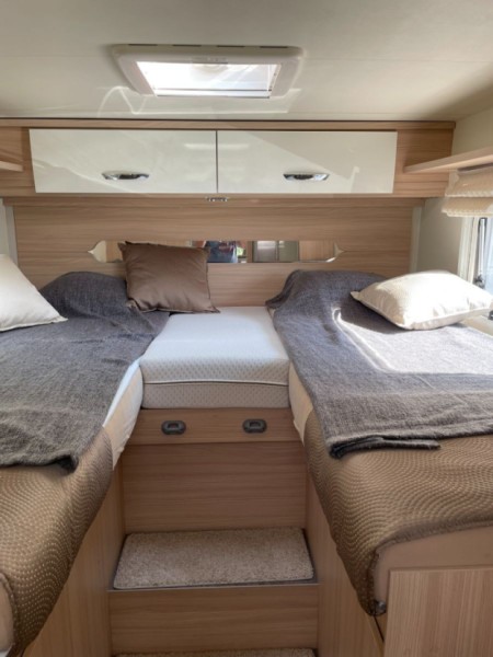 Bürstner Lyseo I 728G integroitu Wohnmobil - Vantaa, Finnland