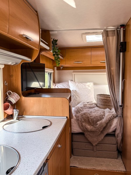 Hymer Transit Lava / Alusta 2.2 Tdci Wohnmobil - Porvoo, Finnland