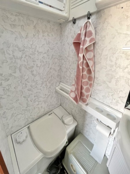 Adria Unica B 431 DD Wohnwagen - Västerås, Schweden