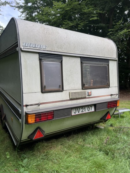 Hobby 400 Wohnwagen - på pladsen og nem at køre ud, Dänemark