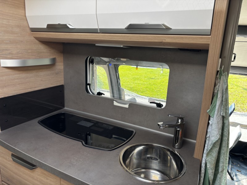 Knaus Südwind FDK 540 Caravane - Adligenswil, Suisse