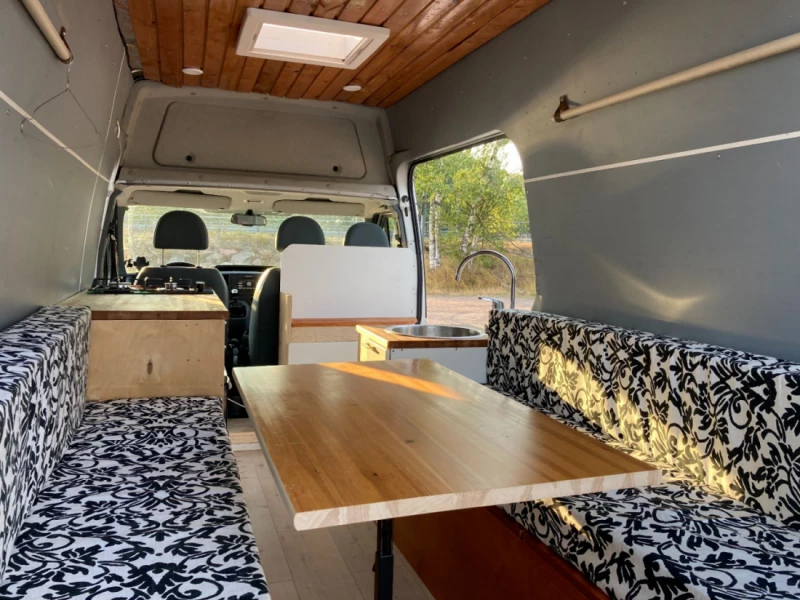 Ford Transit Umpikori 2.2 Tdci Campingbus - Helsinki, Finnland