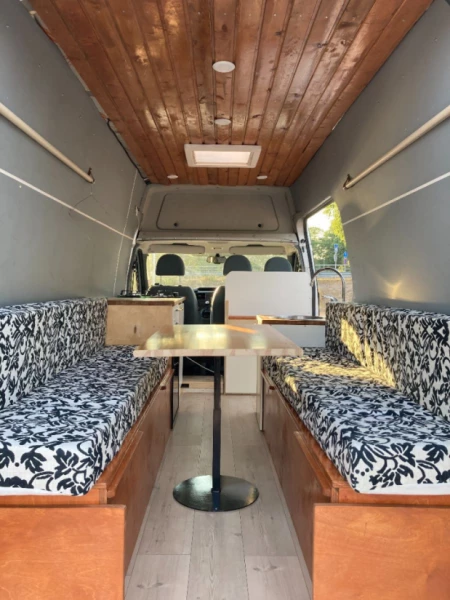 Ford Transit Umpikori 2.2 Tdci Campingbus - Helsinki, Finnland