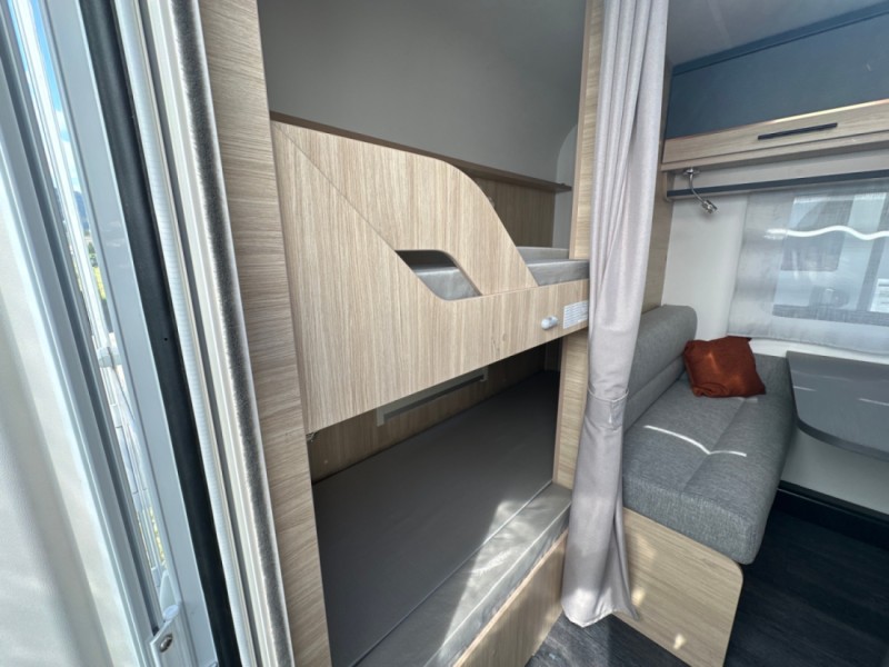 Caravelair Alba 426 Family Style Wohnwagen - Corgémont, Schweiz