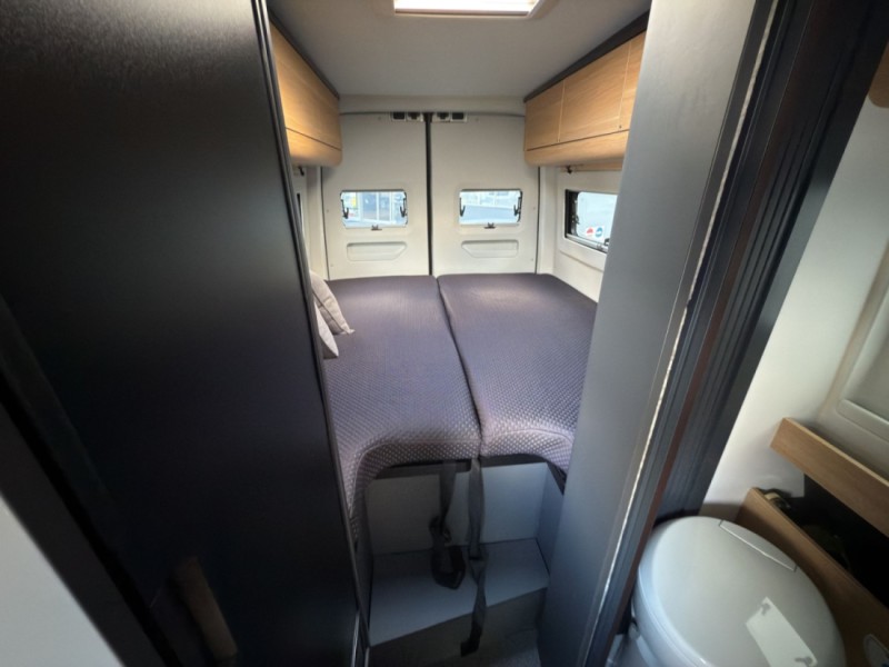 Adria Twin Max 680 SLB Husbil - Corgémont, Schweiz