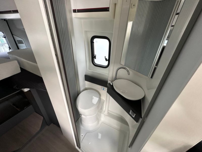Adria Twin Sports 640 SLB Husbil - Corgémont, Schweiz