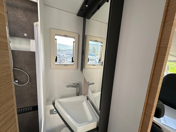 Adria Sonic Plus 600 SL Husbil - Corgémont, Schweiz