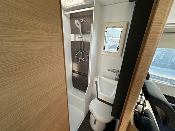 Adria Sonic Plus 600 SL Husbil - Corgémont, Schweiz