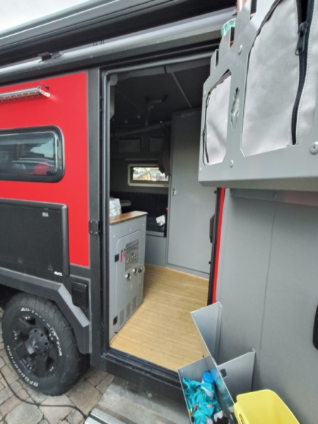 Hunter Caravan NTR-3X Wohnwagen - Bätterkinden, Schweiz