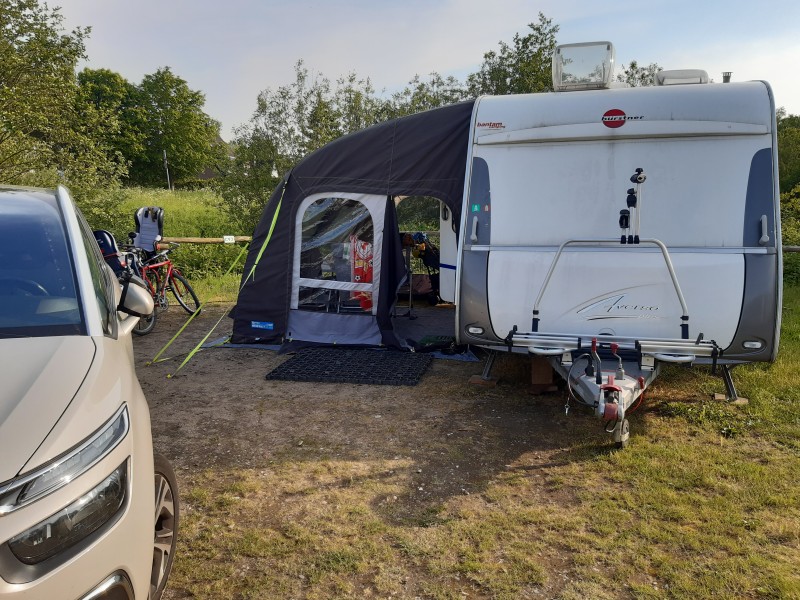 Bürstner Averso 440TK Campingvogn - Rickenbach, Sveits