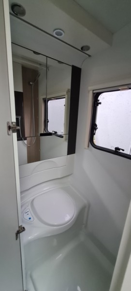 Adria E Action 391 PH Husvagn - Nänikon, Schweiz