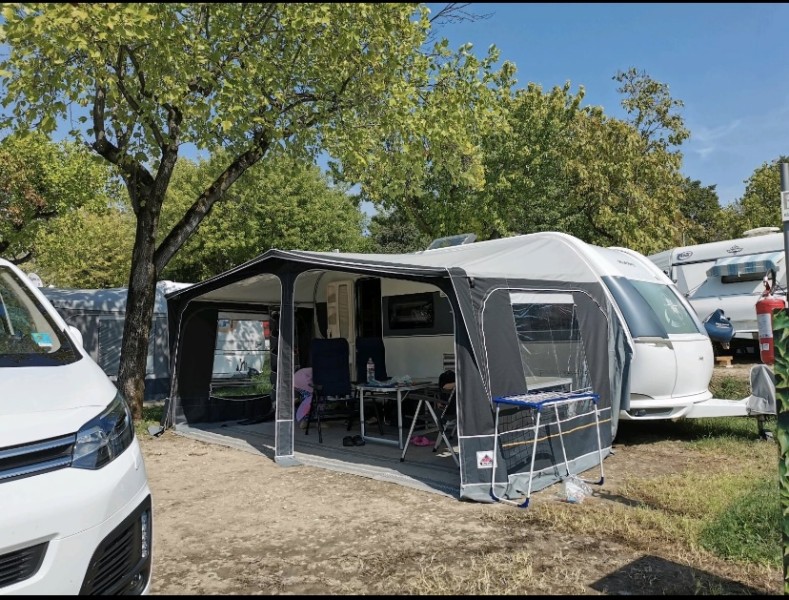 Hobby 490 KMF Wohnwagen - Frankenhardt, Deutschland