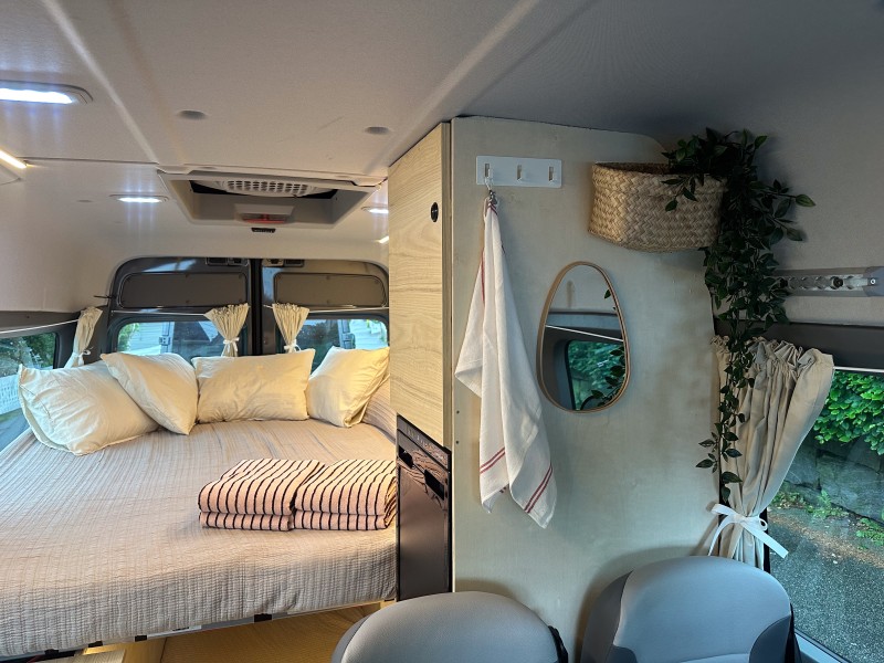 VW Crafter Offgrid Camper Overlander Campervan - Bergen, Norge