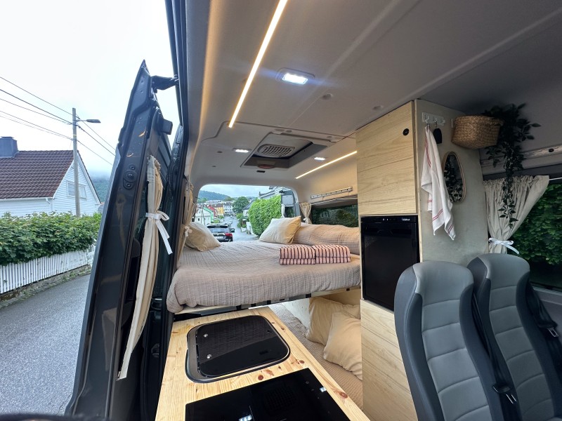 VW Crafter Offgrid Camper Overlander Campervan - Bergen, Norge