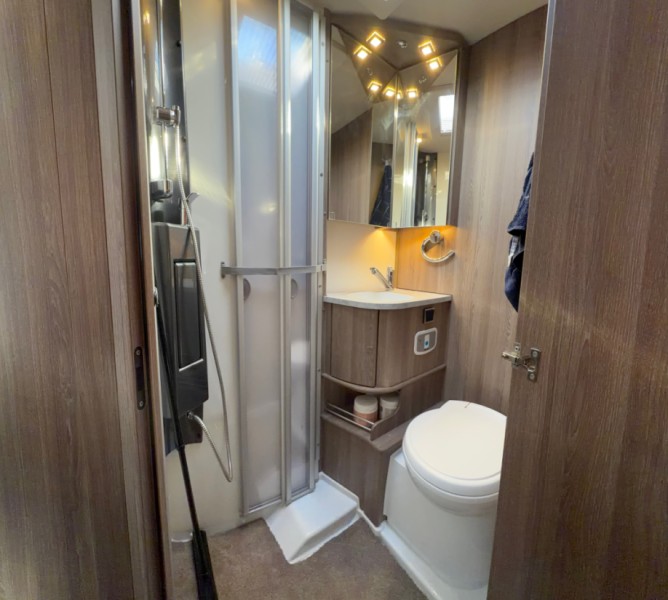 Kabe I810 LQB Wohnmobil - Vaxholm, Schweden