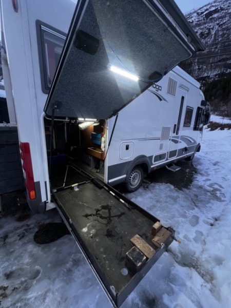 Mercedes Carthago chic e-line 44 Wohnmobil - Rovaniemi, Finnland