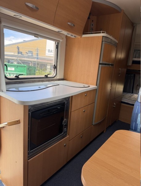 Knaus Sun Traveller 650 DKG Matkailuvaunu - Åsbro, Ruotsi