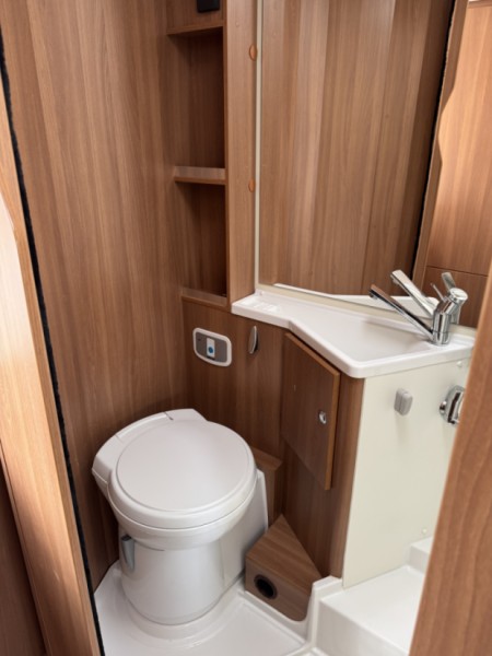Eura Mobil Activa One 690 HB Motorhome - Espoo, Finland