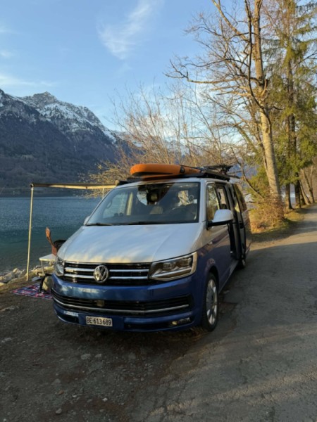 VW Multivan Campingbus - Unterseen, Schweiz