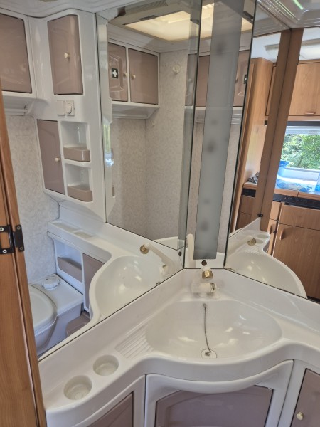 Hobby De Luxe 440 Wohnwagen - Tenniken, Schweiz