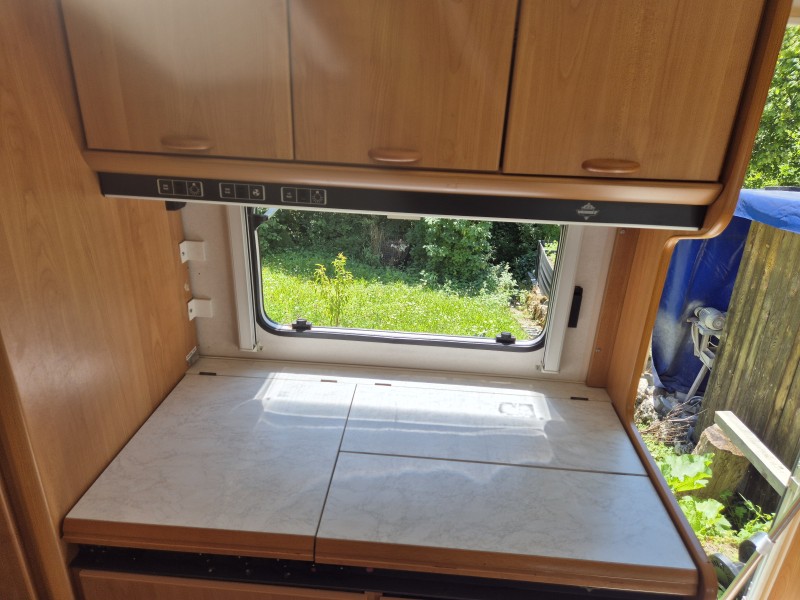 Hobby De Luxe 440 Wohnwagen - Tenniken, Schweiz