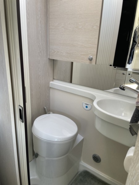Tourne Black Edition 6.0 Wohnmobil - Askeby, Dänemark