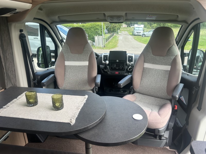 Carthago Malibu Charming 600 DB Matkailuauto - Träslövsläge (Varberg), Ruotsi