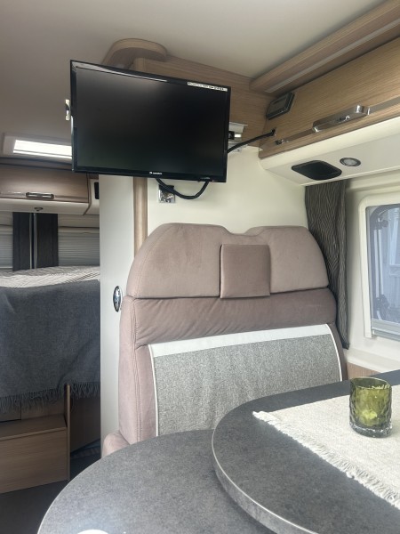 Carthago Malibu Charming 600 DB Matkailuauto - Träslövsläge (Varberg), Ruotsi