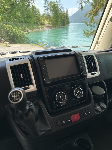 Knaus Van I 550 MD Matkailuauto - Matten bei Interlaken, Sveitsi