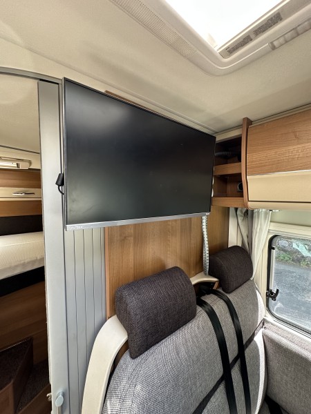 Knaus Van I 550 MD Matkailuauto - Matten bei Interlaken, Sveitsi