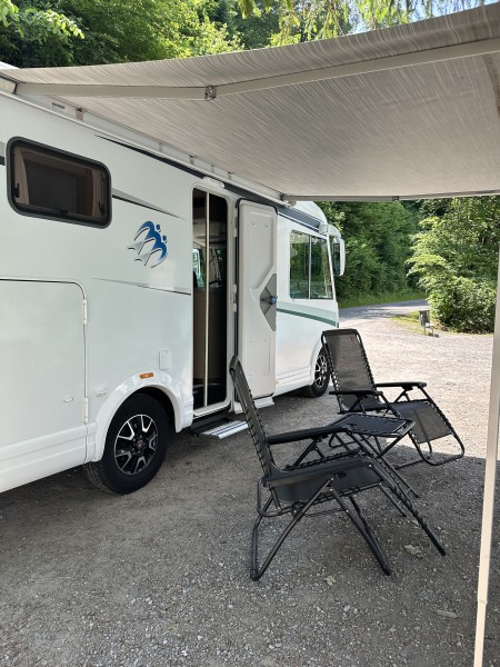 Knaus Van I 550 MD Matkailuauto - Matten bei Interlaken, Sveitsi