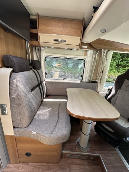 Knaus Van I 550 MD Matkailuauto - Matten bei Interlaken, Sveitsi