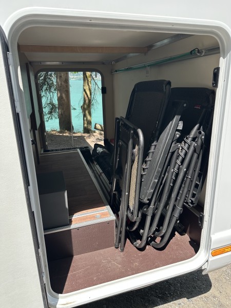 Knaus Van I 550 MD Matkailuauto - Matten bei Interlaken, Sveitsi