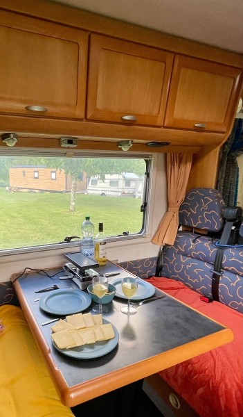   Wohnmobil - Uttigen, Schweiz