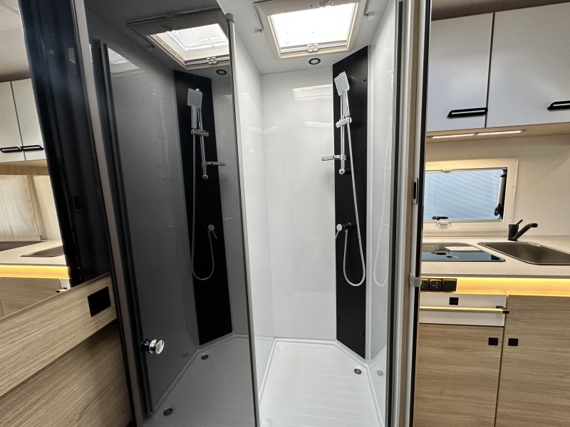 Chausson 640 Titanium Line Husbil - Corgémont, Schweiz