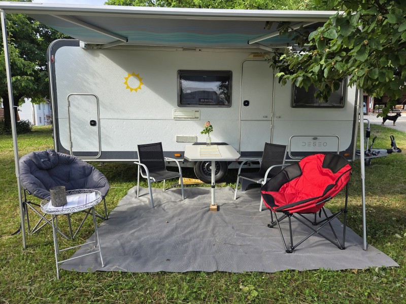 Knaus Deseo Family Plus 500 Matkailuvaunu - Wilchingen, Sveitsi