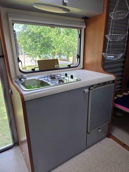 Knaus Deseo Family Plus 500 Matkailuvaunu - Wilchingen, Sveitsi
