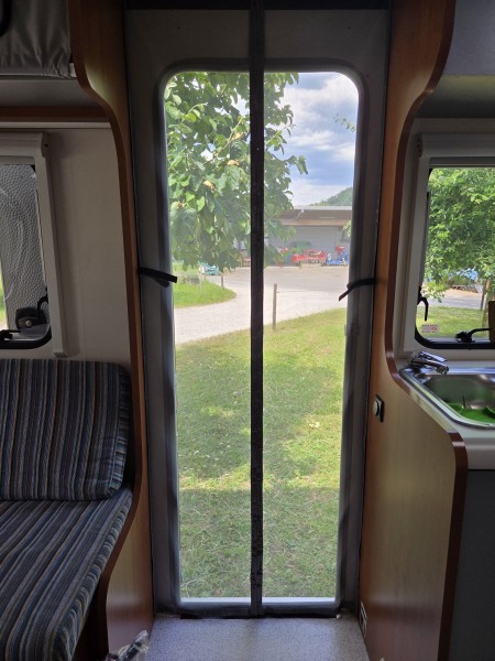 Knaus Deseo Family Plus 500 Matkailuvaunu - Wilchingen, Sveitsi