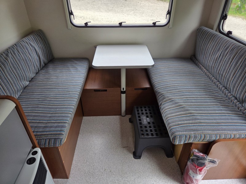 Knaus Deseo Family Plus 500 Matkailuvaunu - Wilchingen, Sveitsi