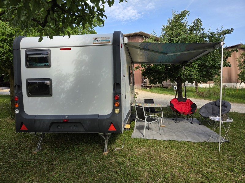 Knaus Deseo Family Plus 500 Matkailuvaunu - Wilchingen, Sveitsi