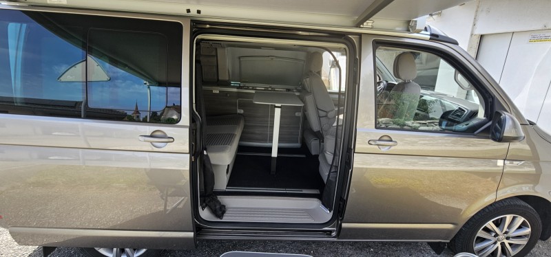 VW T6 California Ocean Liberty Bybobil - Montbrelloz, Sveits
