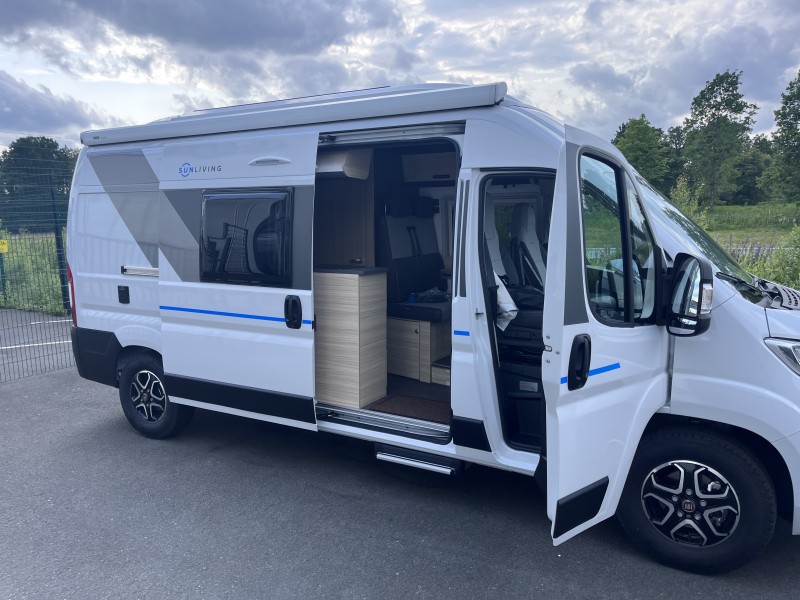 Sun Living Plåtis med taktält Campingbus - Järna, Schweden