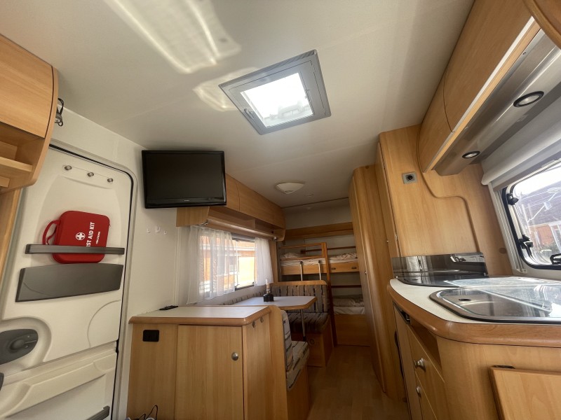 Home‑Car Racer 48 Trophy Wohnwagen - Bunkeflostrand, Schweden