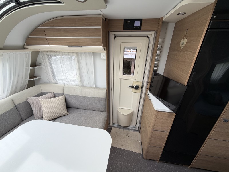 Adria Adora 753 Wohnwagen - Engavågen, Norwegen