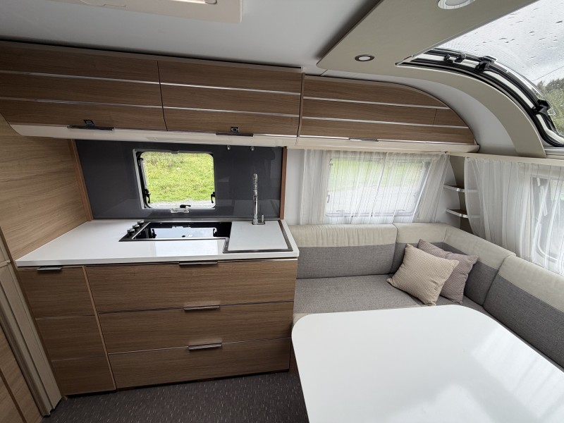 Adria Adora 753 Wohnwagen - Engavågen, Norwegen