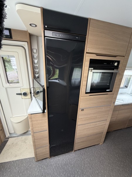 Adria Adora 753 Wohnwagen - Engavågen, Norwegen