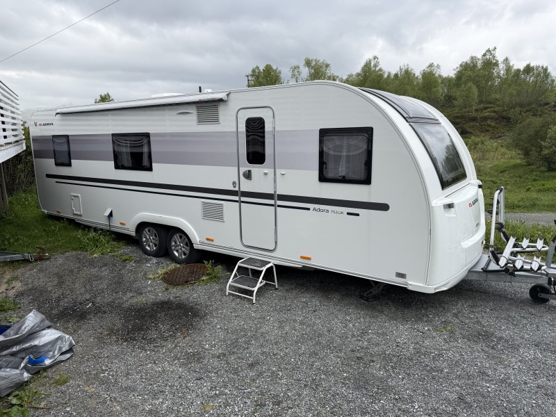 Adria Adora 753 Wohnwagen - Engavågen, Norwegen