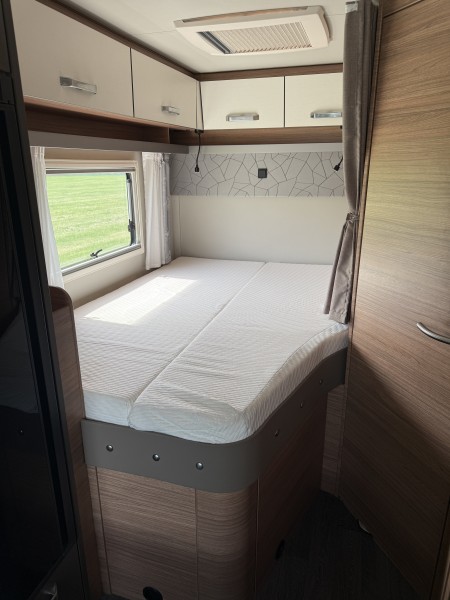 Weinsberg Caraloft 650 MF Matkailuauto - Crailsheim, Saksa