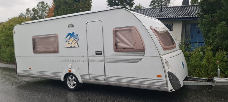 Knaus Sudwind 580 Matkailuvaunu - Nyköping, Ruotsi